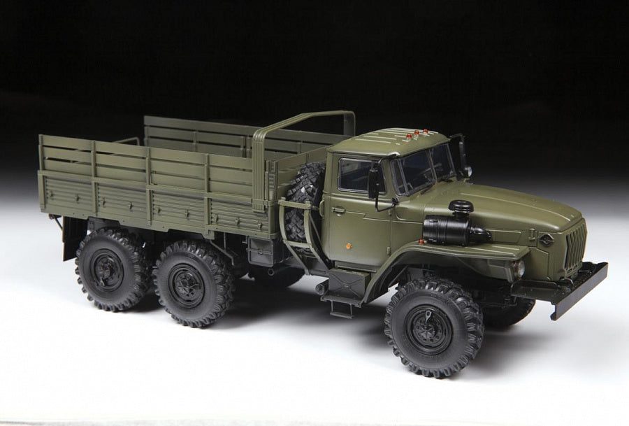 3654 - российский армейский грузовик УРАЛ-4320