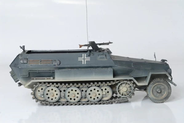 3572 - немецкий бронетранспортер Ханомаг (Hanomag Sd.Kfz. 251/1, Ausf. B) времен Второй Мировой войны