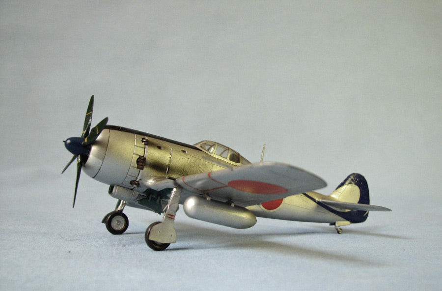 BEK-Ki-84-V1 - готовая модель самолета Nakajima  Ki-84 Hayate (Hasegawa)