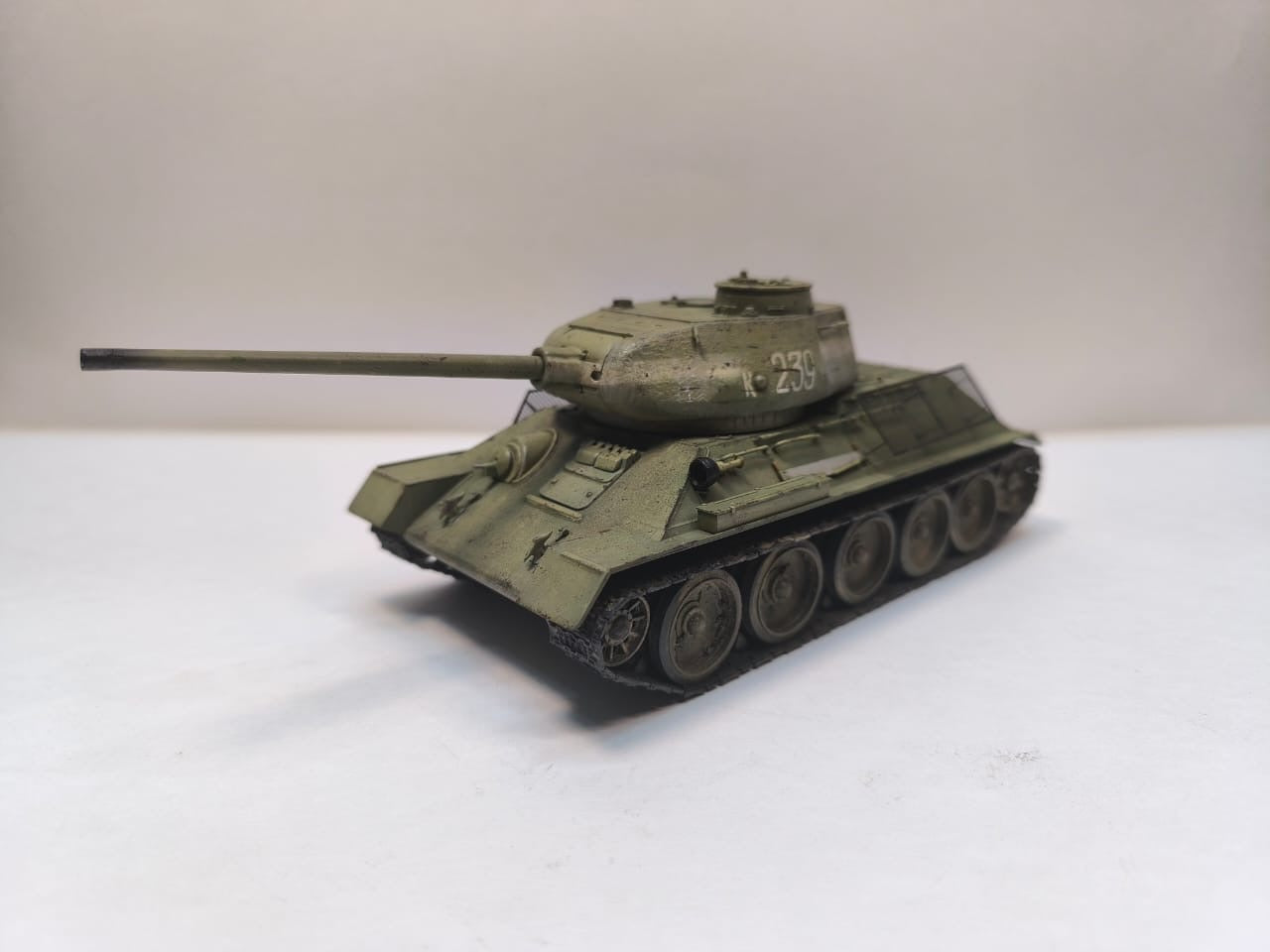 SKN-0010 - собранная модель Т-34/85