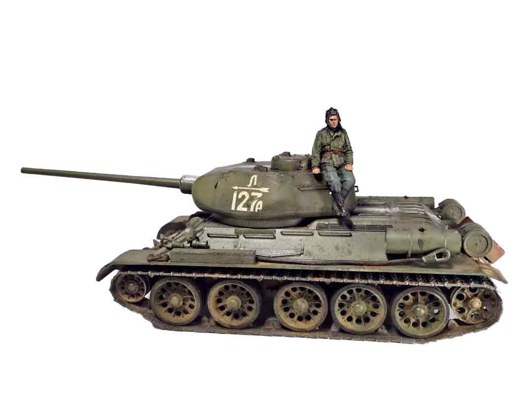 SKN-0022 - собранная модель советского танка Т-34/85 с фигурой танкиста