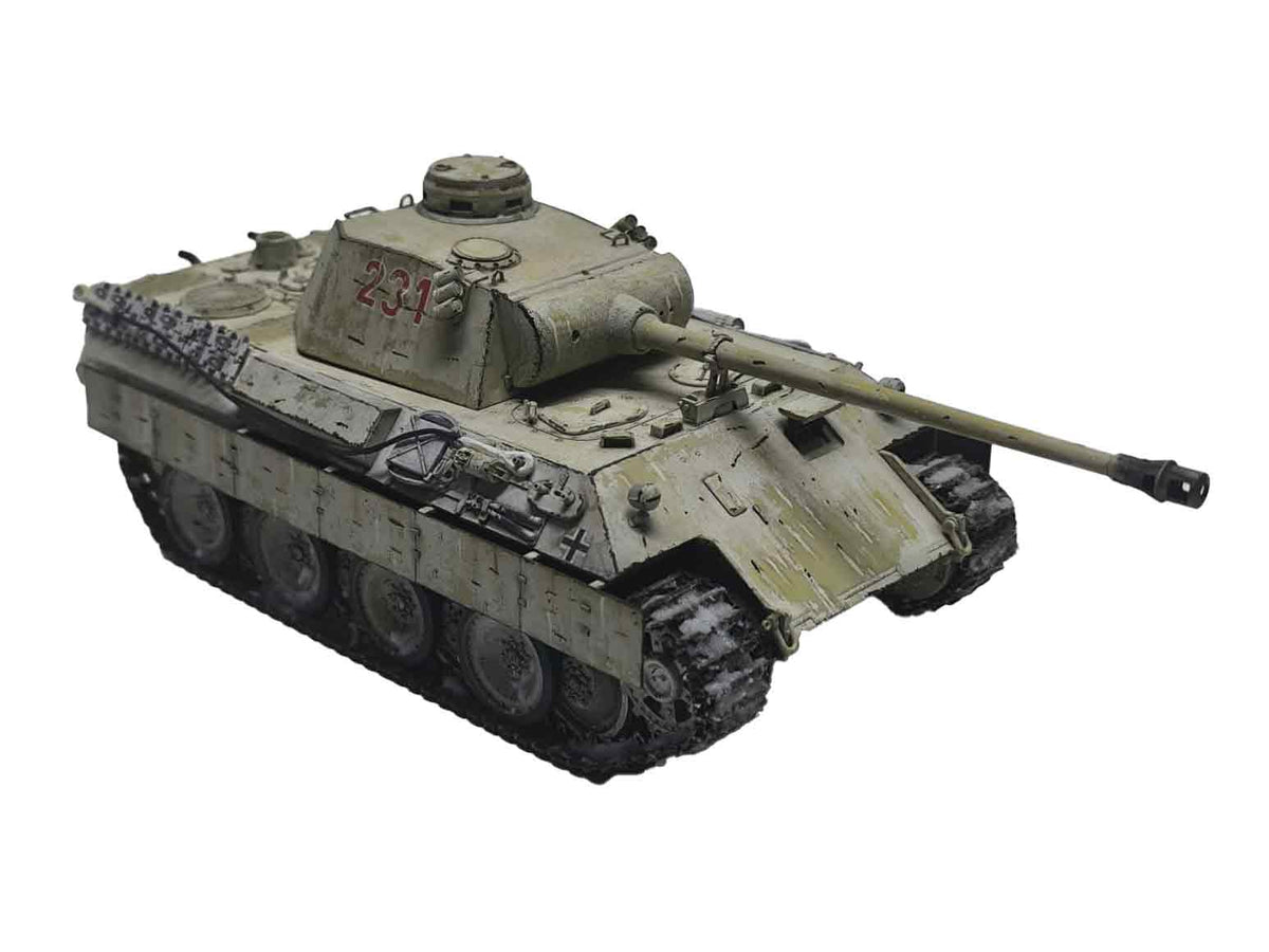 SKN-0023 - собранная модель немецкого танка PzKpw V "Пантера", Ausf. D в зимнем камуфляже