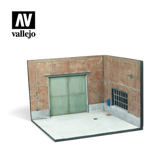 VAL-SC113 - модель фрагмента здания склада с воротами в уменьшенном масштабе 1:35, 27,5х27,5 см